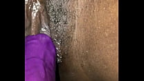 Белокурая мамаша с шикарными сисяндрами онанирует влажную половую щелочку